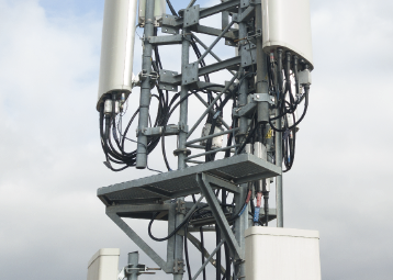 mobile network antennas mounted on tower for outdoor coverage